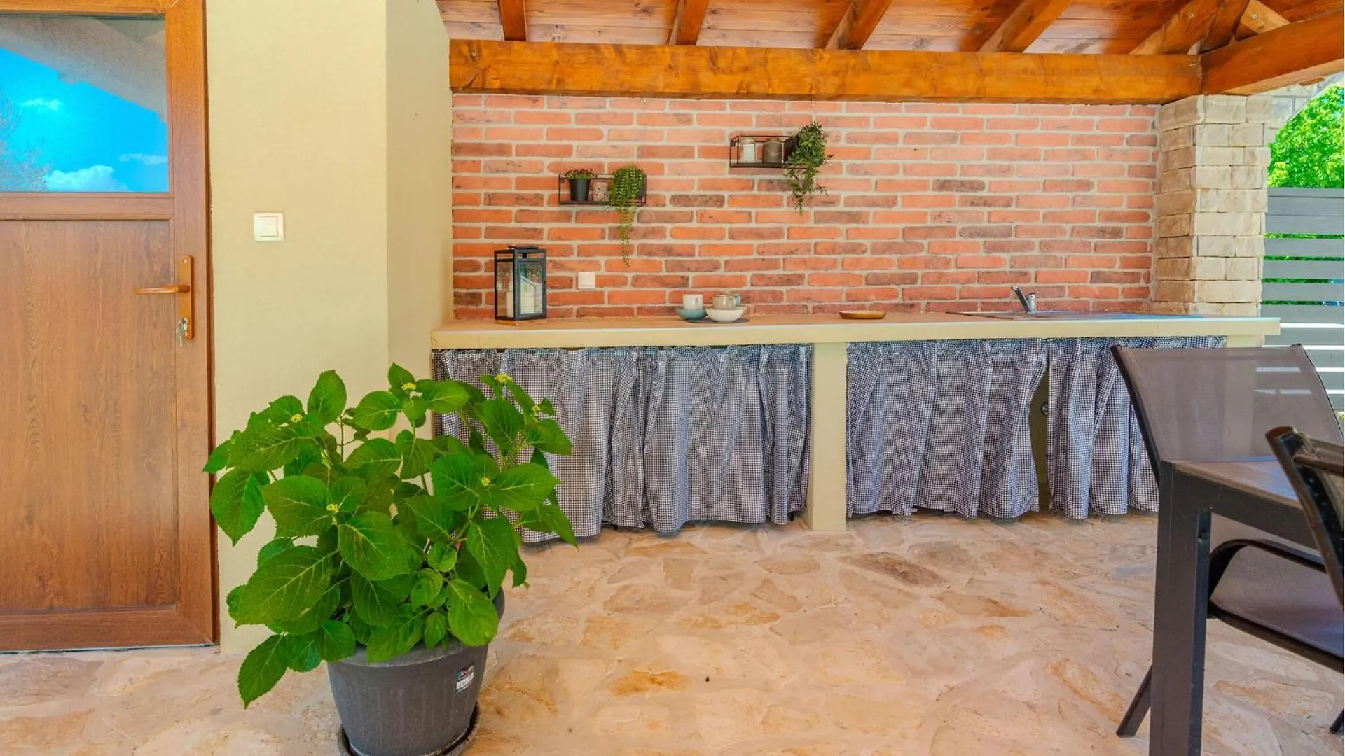 Amazing Home In Polaca With Wifi Vikendica